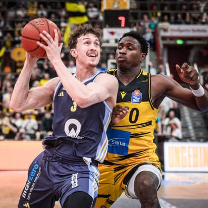 Alex O Connell ALBA Berlin, 03 vs Babacar Sane MHP RIESEN Ludwigsburg, 00 GER, MHP Riesen Ludwigsburg vs ALBA Berlin, Basketball Bundesliga, easycredit BBL, 29 Matchday, Season 2025 2026, 11 04 2026 GER, MHP Riesen Ludwigsburg vs ALBA Berlin, Basketball Bundesliga, easycredit BBL, 29 Matchday, Season 2025 2026, 11 04 2026 Ludwigsburg Copyright: xSandyxDinkelackerx EP_SDR