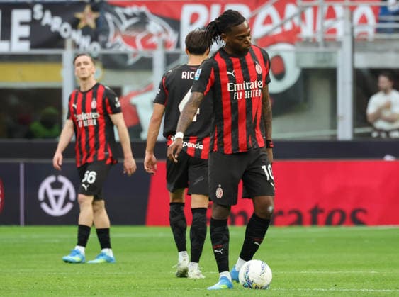 Foto IPP Roberto Bregani Milano 11-04-2026 Calcio Campionato di Serie A 2025 2026, Milan- Udinese Nella foto la delusione di Rafael Leao del Milan dopo il gol segnato da Jurgen Ekkelenkamp dell Udinese. Italy Photo Press World Copyright. italy ITALY  Copyright: xR4924_italyphotopressx