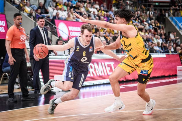 Malte Delow ALBA Berlin, 06 vs Lenny Anigbata MHP RIESEN Ludwigsburg, 12 GER, MHP Riesen Ludwigsburg vs ALBA Berlin, Basketball Bundesliga, easycredit BBL, 29 Matchday, Season 2025 2026, 11 04 2026 GER, MHP Riesen Ludwigsburg vs ALBA Berlin, Basketball Bundesliga, easycredit BBL, 29 Matchday, Season 2025 2026, 11 04 2026 Ludwigsburg Copyright: xSandyxDinkelackerx EP_SDR