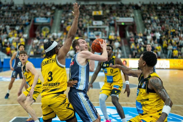 Stefan Smith MHP RIESEN Ludwigsburg, 03 , Moses Wood ALBA Berlin, 11 , Babacar Sane MHP RIESEN Ludwigsburg, 00 , Elijah Hughes MHP RIESEN Ludwigsburg, 07 , GER, MHP RIESEN Ludwigsburg vs ALBA Berlin, Basketball Bundesliga, easycredit BBL, 29 Matchday, Season 2025 2026, 11 04 2026, GER, MHP RIESEN Ludwigsburg vs ALBA Berlin, Basketball Bundesliga, easycredit BBL, 29 Matchday, Season 2025 2026, 11 04 2026 Ludwigsburg Copyright: xEibner-Pressefoto SaschaxWaltherx EP_EER