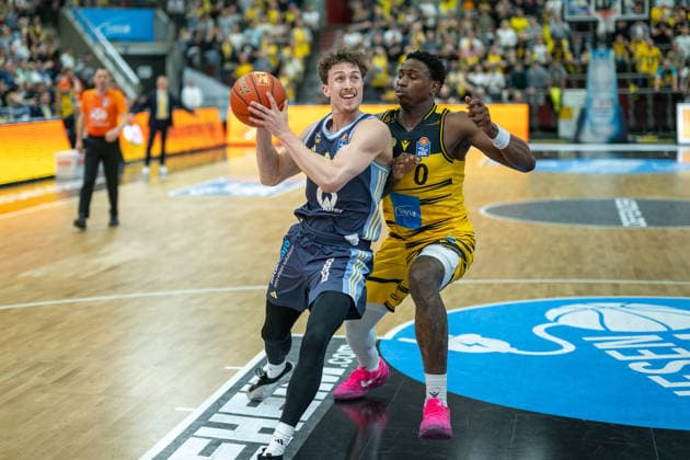 Alex O Connell ALBA Berlin, 03 , Babacar Sane MHP RIESEN Ludwigsburg, 00 , GER, MHP RIESEN Ludwigsburg vs ALBA Berlin, Basketball Bundesliga, easycredit BBL, Matchday 29, Season 2025 2026, 11 04 2026, GER, MHP RIESEN Ludwigsburg vs ALBA Berlin, Basketball Bundesliga, easycredit BBL, Matchday 29, Season 2025 2026, 11 04 2026 Ludwigsburg Copyright: xEibner-Pressefoto SaschaxWaltherx EP_EER