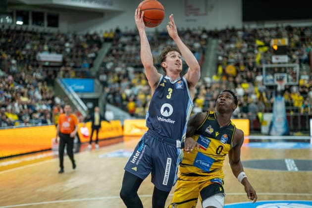 Alex O Connell ALBA Berlin, 03 , Babacar Sane MHP RIESEN Ludwigsburg, 00 , GER, MHP RIESEN Ludwigsburg vs ALBA Berlin, Basketball Bundesliga, easycredit BBL, Matchday 29, Season 2025 2026, 11 04 2026, GER, MHP RIESEN Ludwigsburg vs ALBA Berlin, Basketball Bundesliga, easycredit BBL, Matchday 29, Season 2025 2026, 11 04 2026 Ludwigsburg Copyright: xEibner-Pressefoto SaschaxWaltherx EP_EER