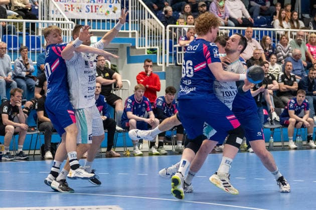 Duel between Julius Hein TSV Bayer Dormagen, 66 and Dominik Claus SG BBM Bietigheim, 07 TSV Bayer Dormagen vs SG BBM Bietigheim, Handball, 2 HBL, Matchday 27, Season 2025 2026, 11 04 2026 TSV Bayer Dormagen vs SG BBM Bietigheim, Handball, 2 HBL, Matchday 27, Season 2025 2026, 11 04 2026 Dormagen Copyright: xEibner-Pressefoto ThomasxHaeslerx EP_THR