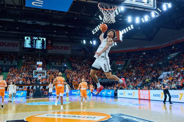 Dunking, Dunk by Demarcus Marquette Demonia BMA365 Bamberg Baskets, 08 GER, ratiopharm ulm vs BMA365 Bamberg Baskets, Basketball, 29 Matchday, EasyCredit BBL, Season 2025 2026, 11 04 2026 GER, ratiopharm ulm vs BMA365 Bamberg Baskets, Basketball, 29 Matchday, EasyCredit BBL, Season 2025 2026, 11 04 2026 New Ulm Copyright: xEibner-Pressefoto GeraldxOelze-dexStoppanyx EP_ODS