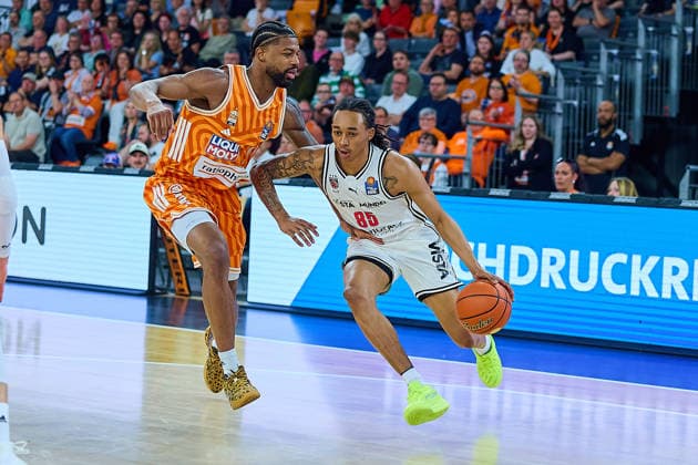 duel, duel between Malik Osborne ratiopharm ulm, 10 and Austin Matthew Crowley BMA365 Bamberg Baskets, 85 GER, ratiopharm ulm vs BMA365 Bamberg Baskets, Basketball, Matchday 29, EasyCredit BBL, Season 2025 2026, 11 04 2026 GER, ratiopharm ulm vs BMA365 Bamberg Baskets, Basketball, Matchday 29, EasyCredit BBL, Season 2025 2026, 11 04 2026 New Ulm Copyright: xEibner-Pressefoto GeraldxOelze-dexStoppanyx EP_ODS
