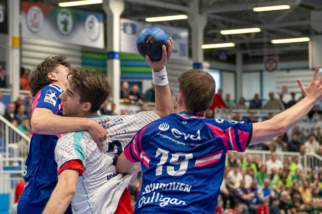 Duel between Krischa Leis TSV Bayer Dormagen, 07 , Nikola Vlahovic SG BBM Bietigheim, 03 and Finn Schroven TSV Bayer Dormagen, 19 TSV Bayer Dormagen vs SG BBM Bietigheim, Handball, 2 HBL, Matchday 27, Season 2025 2026, 11 04 2026 TSV Bayer Dormagen vs SG BBM Bietigheim, Handball, 2 HBL, Matchday 27, Season 2025 2026, 11 04 2026 Dormagen Copyright: xEibner-Pressefoto ThomasxHaeslerx EP_THR