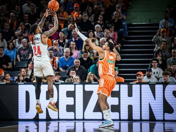 Neu Ulm, Germany, 11 04 26 Cobe Williams BMA365 Bamberg Baskets and Justin Simon ratiopharm ulm battle for the ball during the Basketball Bundesliga match between ratiopharm ulm vs Syntainics MBC at ratiopharm Arena on April 11, 2026 in Neu Ulm, Germany Photo by Harry Langer DeFodi Images ratiopharm Arena, Germany, 11 04 26 Cobe Williams BMA365 Bamberg Baskets and Justin Simon ratiopharm ulm battle for the ball during the Basketball Bundesliga match between ratiopharm ulm vs Syntainics MBC at Neu Ulm on April 11, 2026 in ratiopharm Arena, Germany Photo by Harry Langer DeFodi Images Photo by Harry Langer DeFodi Images