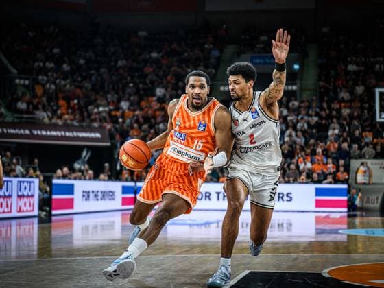 Neu Ulm, Germany, 11 04 26 Justin Simon ratiopharm ulm and Ibrahim Watson BMA365 Bamberg Baskets battle for the ball during the Basketball Bundesliga match between ratiopharm ulm vs Syntainics MBC at ratiopharm Arena on April 11, 2026 in Neu Ulm, Germany Photo by Harry Langer DeFodi Images ratiopharm Arena, Germany, 11 04 26 Justin Simon ratiopharm ulm and Ibrahim Watson BMA365 Bamberg Baskets battle for the ball during the Basketball Bundesliga match between ratiopharm ulm vs Syntainics MBC at Neu Ulm on April 11, 2026 in ratiopharm Arena, Germany Photo by Harry Langer DeFodi Images Photo by Harry Langer DeFodi Images