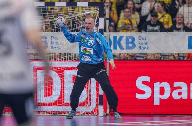GER, Mannheim, Rhein Neckar Löwen vs Flensburg Handewitt, Daikin Handball Bundesliga, Handball, HBL, Season 2025 2026, SAP Arena, 28 Matchday in picture David Späth RheinNeckar Löwen 29 , Parade, Emotions, Joy DFB DFL REGULATIONS PROHIBIT ANY USE OF PHOTOGRAPHS AS IMAGE SEQUENCES AND OR QUASI VIDEO, 11 04 2026 Copyright: HMBxMedia HendrikxHamelau