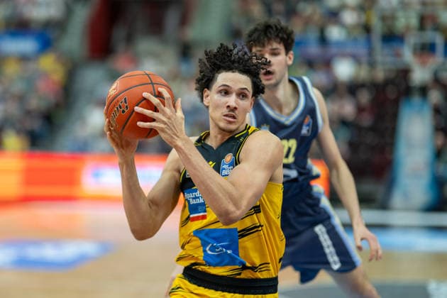 Lenny Anigbata MHP RIESEN Ludwigsburg, 12 , Nevio Bennefeld ALBA Berlin, 22 , GER, MHP RIESEN Ludwigsburg vs ALBA Berlin, Basketball Bundesliga, easycredit BBL, 29 Matchday, Season 2025 2026, 11 04 2026, GER, MHP RIESEN Ludwigsburg vs ALBA Berlin, Basketball Bundesliga, easycredit BBL, 29 Matchday, Season 2025 2026, 11 04 2026 Ludwigsburg Copyright: xEibner-Pressefoto SaschaxWaltherx EP_EER