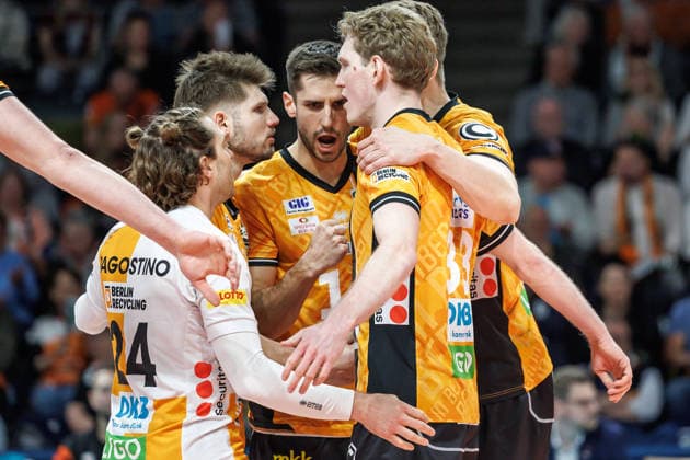11 04 26, Berlin, Volleyball 1 Bundesliga, Men, Final, Matchday 1, BR Volleys VFB Friedrichshafen, Max Schmeling Halle Moritz Reichert BR Volleys celebrates with his teammates after winning the point BR Volleys VFB Friedrichshafen