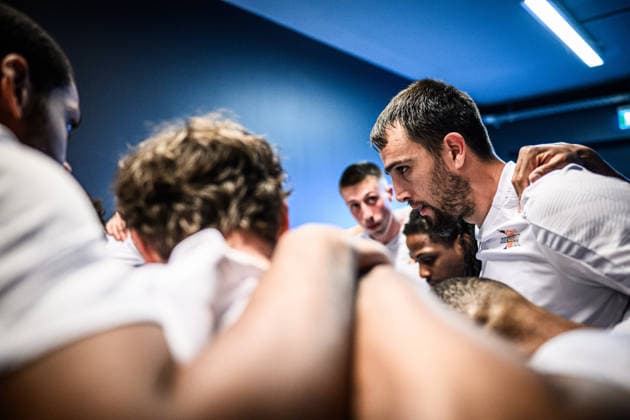 easycredit BBL Basketball Bundesliga 2025 2026 29 Matchday 11 04 2026 Science City Jena vs Fitness First Würzburg Baskets right Alexander Herrera Jena swears in the team in the dressing room before the game Sparkassen Arena