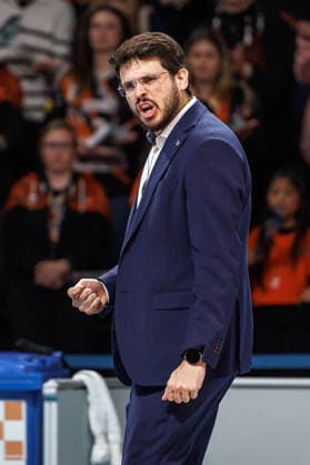 11 04 26, Berlin, Volleyball 1 Bundesliga, Men, Final, Matchday 1, BR Volleys VFB Friedrichshafen, Max Schmeling Halle Headcoach Alexandre Leal cheers on his team BR Volleys VFB Friedrichshafen