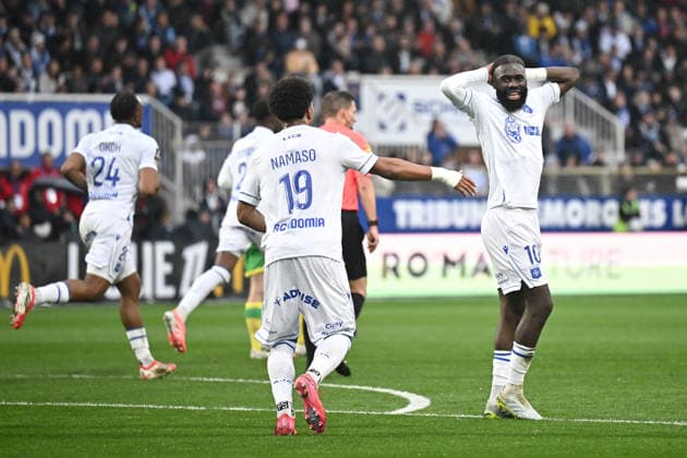 AJ Auxerre v FC Nantes - Ligue 1 McDonald s 2025 2026 10 Lassine SINAYOKO (aja) during the Ligue 1 McDonald s match between Auxerre and Nantes at Stade Abbe Deschamps on April 11, 2026 in Auxerre, France. Auxerre France  Copyright: xFEPx 776348346