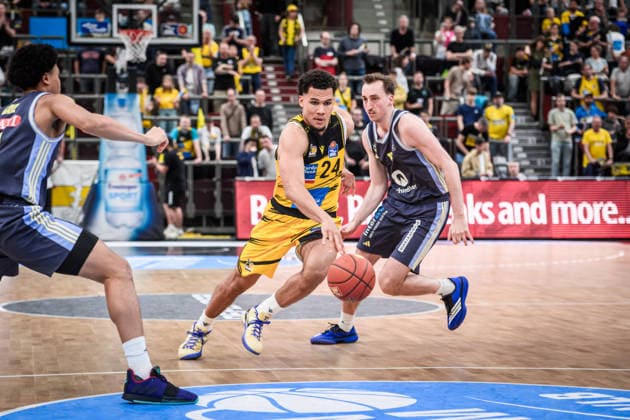 Brandon Tischler MHP RIESEN Ludwigsburg, 24 vs Moses Wood ALBA Berlin, 11 GER, MHP Riesen Ludwigsburg vs ALBA Berlin, Basketball Bundesliga, easycredit BBL, 29 Matchday, Season 2025 2026, 11 04 2026 GER, MHP Riesen Ludwigsburg vs ALBA Berlin, Basketball Bundesliga, easycredit BBL, 29 Matchday, Season 2025 2026, 11 04 2026 Ludwigsburg Copyright: xSandyxDinkelackerx EP_SDR