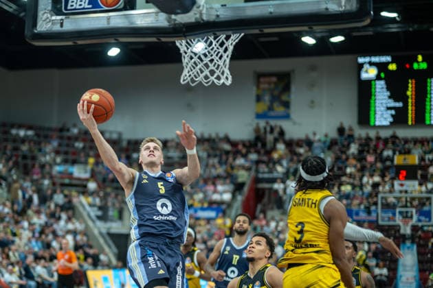 Sam Griesel ALBA Berlin, 05 , Stefan Smith MHP RIESEN Ludwigsburg, 03 , GER, MHP RIESEN Ludwigsburg vs ALBA Berlin, Basketball Bundesliga, easycredit BBL, Matchday 29, Season 2025 2026, 11 04 2026, GER, MHP RIESEN Ludwigsburg vs ALBA Berlin, Basketball Bundesliga, easycredit BBL, Matchday 29, Season 2025 2026, 11 04 2026 Ludwigsburg Copyright: xEibner-Pressefoto SaschaxWaltherx EP_EER
