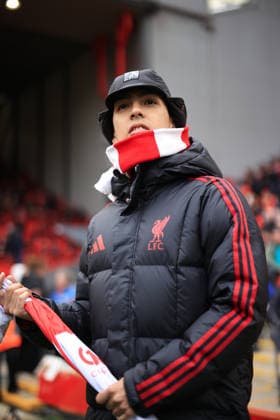 Fußball Premier League Liverpool gegen Fulham 11. April 2026 Premier League Liverpool gegen Fulham Argentinischer Rapper Milo J Foto Simon Stacpoole Abseits Liverpool UK  Copyright: xSimonxStacpoolexOffside