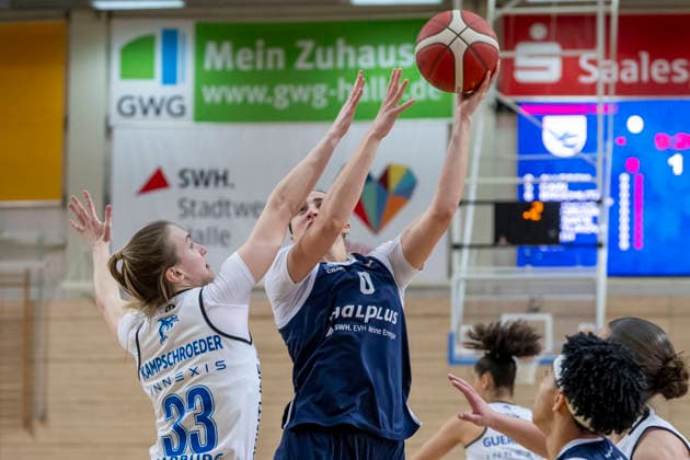 Toyota DBBL 2025 2026 Syntainics MBC vs BC Marburg Blue Dolphins Playoff Semifinal, Game 1 Halle Saale, Germany April 11, 2026 In the picture from left Greta Kampschroeder Marburg and Alexia Allesch Halle Halle Saale swh Arena Sachsen Anhalt Germany