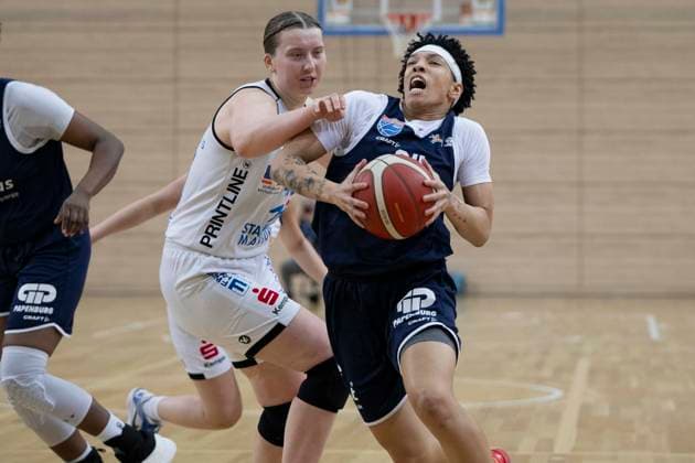 Toyota DBBL 2025 2026 Syntainics MBC vs BC Marburg Blue Dolphins Playoff Semifinal, Game 1 Halle Saale, Germany April 11, 2026 In the picture v li Allyso Fertig Marburg and Liz Smith Halle Halle Saale swh Arena Sachsen Anhalt Germany