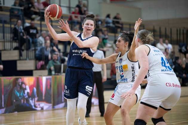 Toyota DBBL 2025 2026 Syntainics MBC vs BC Marburg Blue Dolphins Playoff Semifinal, Game 1 Halle Saale, Germany April 11, 2026 Pictured from left Romy Bär Baer Halle , Sara Guerreiro Marburg and Allyson Fertig Marburg Halle Saale swh Arena Sachsen Anhalt Germany