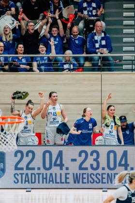 BB 1BL Women Syntainics MBC Lions BC Pharmaserv Marburg bench BC Pharmaserv Marburg during the 2025 2026 season in the semi-final playoff in game 1 of 5 in the DBBL Toyota Bundesliga Syntainics MBC Lions and BC Pharmaserv Marburg at the SWH Arena on April 11, 2026 in Halle Saale, Sachsen Anhalt, Germany