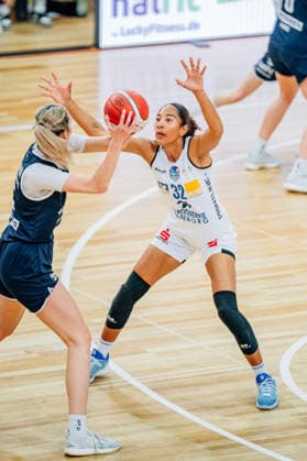 BB 1BL Women Syntainics MBC Lions BC Pharmaserv Marburg Lia Kentzler BC Pharmaserv Marburg during the 2025 2026 season in the semi-final playoff in game 1 of 5 in the DBBL Toyota Bundesliga Syntainics MBC Lions and BC Pharmaserv Marburg at the SWH Arena on April 11, 2026 in Halle Saale, Sachsen Anhalt, Germany