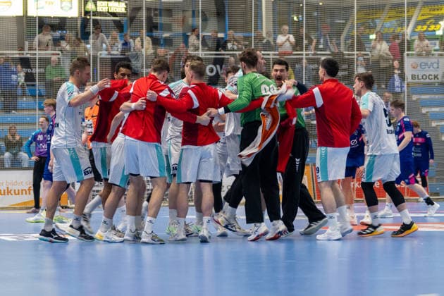 The Bietigheim players celebrate the away win TSV Bayer Dormagen vs SG BBM Bietigheim, Handball, 2 HBL, Matchday 27, Season 2025 2026, 11 04 2026 TSV Bayer Dormagen vs SG BBM Bietigheim, Handball, 2 HBL, Matchday 27, Season 2025 2026, 11 04 2026 Dormagen Copyright: xEibner-Pressefoto ThomasxHaeslerx EP_THR