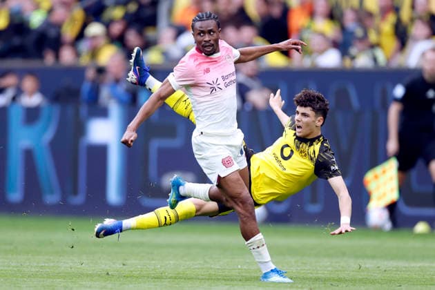 TELLA Nathan Team Bayer 04 Leverkusen mit INACIO Samuele DFL Bundesliga Saison 2025 - 2026 Spiel Borussia Dortmund - Bayer 04 Leverkusen 0 : 1 am 11.04. 2026 in Dortmund DFL REGULATIONS PROHIBIT ANY USE OF PHOTOGRAPHS as IMAGE SEQUENCES and or QUASI-VIDEO *** TELLA Nathan Team Bayer 04 Leverkusen with INACIO Samuele DFL Bundesliga Season 2025 2026 Match Borussia Dortmund Bayer 04 Leverkusen 0 1 on 11 04 2026 in Dortmund DFL REGULATIONS PROHIBIT ANY USE OF PHOTOGRAPHS as IMAGE SEQUENCES and or QUASI VIDEO Copyright: xLacixPerenyix