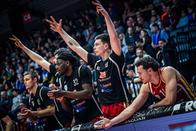 easycredit BBL Basketball Bundesliga 2025 2026 29 Matchday 11 04 2026 Science City Jena vs Fitness First Würzburg Baskets Cheers from the players on the Würzburg bench after a 3-pointer Sparkassen Arena