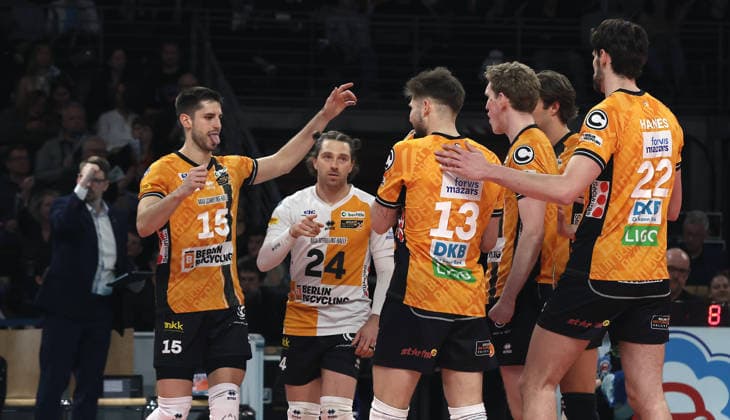 BR Volleys cheer joy emotion jubilation Sport Volleyball Bundesliga Mens Play Off Semi-Final 1 Match Matchday Season 2025 2026 11 04 2026 BR Volleys Berlin BRV vs VfB Friedrichshafen