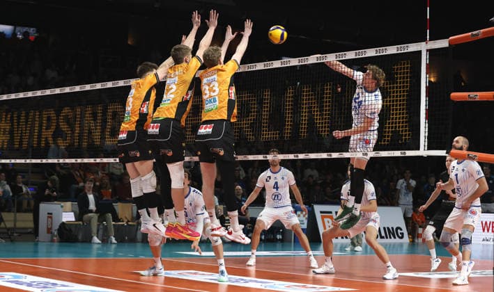 Jonas van Huizen in attack, Ruben Schott, Florian Krage Brewitz, Fedor Ivanov in block duel Game scene Action Sport Volleyball Bundesliga Mens Play Off Semi-Final 1 Match Matchday Season 2025 2026 11 04 2026 BR Volleys Berlin BRV vs VfB Friedrichshafen