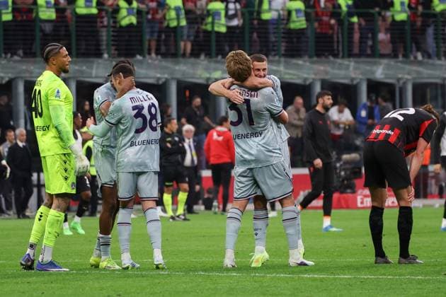 Foto IPP Roberto Bregani Milano 11-04-2026 Calcio Campionato di Serie A 2025 2026, Milan- Udinese Nella foto i giocatori dell Udinese festeggiano al termine della gara. Italy Photo Press World Copyright. italy ITALY  Copyright: xR4924_italyphotopressx