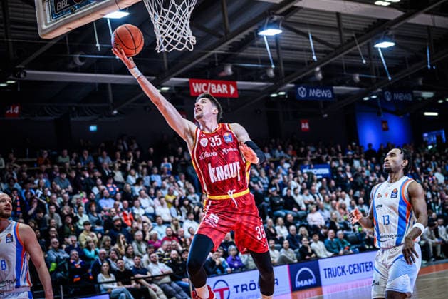 easycredit BBL Basketball Bundesliga 2025 2026 29 Matchday 11 04 2026 Science City Jena vs Fitness First Würzburg Baskets Alen Pjanic Würzburg with the easy lay-up Sparkassen Arena