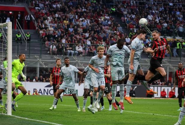 Foto IPP Roberto Bregani Milano 11-04-2026 Calcio Campionato di Serie A 2025 2026, Milan- Udinese Nella foto Adrien Rabiot del Milan in azione contro Jurgen Ekkelenkamp dell Udinese. Italy Photo Press World Copyright. italy ITALY  Copyright: xR4924_italyphotopressx