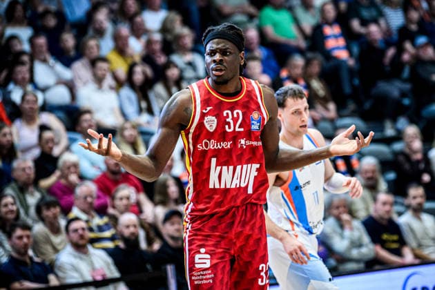 easycredit BBL Basketball Bundesliga 2025 2026 29 Matchday 11 04 2026 Science City Jena vs Fitness First Würzburg Baskets Charles Thompson Würzburg , Portrait, Incomprehension Sparkassen Arena