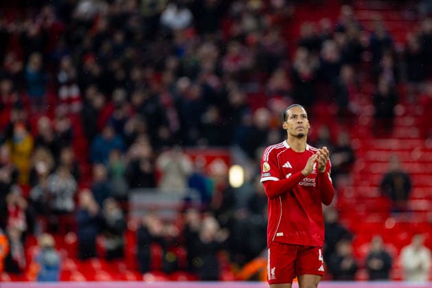 Football - FA Premier League - Liverpool FC v Fulham FC LIVERPOOL, ENGLAND - Saturday, April 11, 2026: Liverpool s captain Virgil van Dijk applauds the supporters after the FA Premier League match between Liverpool FC and Fulham FC at Anfield. The game ended 2-0. (Photo by David Rawcliffe Propaganda) LIVERPOOL Anfield MERSEYSIDE ENGLAND  Copyright: xDavidxRawcliffex P2026-04-11-Liverpool_Fulham-106