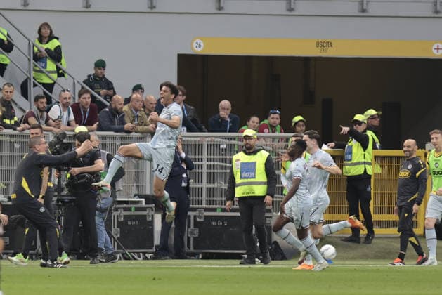 Udinese s ARTHUR ATTA celebrates after scoring a goal during the Italian Serie A Enilive soccer championship football match between AC Milan and Udinese Calcio at San Siro Stadium on April 11th, 2026, Milan, Italy  Copyright: xMattiaxRadoni IPAxSportx xipa-agency.netx xx IPA_73893244 IPA_Agency_IPA73893244