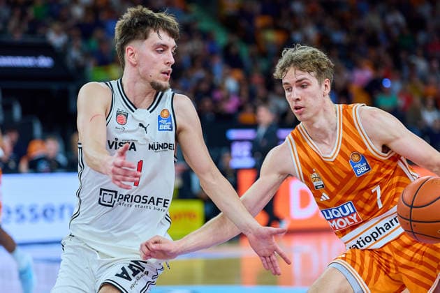duel, duel between Zachary Ensminger BMA365 Bamberg Baskets, 01 and Tobias Jensen ratiopharm ulm, 07 GER, ratiopharm ulm vs BMA365 Bamberg Baskets, basketball, 29 matchday, EasyCredit BBL, 2025 2026 season, 11 04 2026 GER, ratiopharm ulm vs BMA365 Bamberg Baskets, basketball, 29 matchday, EasyCredit BBL, 2025 2026 season, 11 04 2026 Neu Ulm Copyright: xEibner-Pressefoto GeraldxOelze-dexStoppanyx EP_ODS