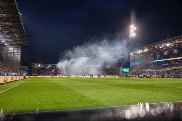 2026 04 11 xjfx 2 Bundesliga 29 Matchday SV Darmstadt 98 Hannover 96 v l , Pyrotechnik, Pyro, Rauch, Feuer, Randale, Bengalos, Rauchbomben, pirotecnica, fumo, fuoco, Wunderkerzen DFL DFB REGULATIONS PROHIBIT ANY USE OF PHOTOGRAPHS as IMAGE SEQUENCES and or QUASI VIDEO Copyright: JoaquimxFerreira