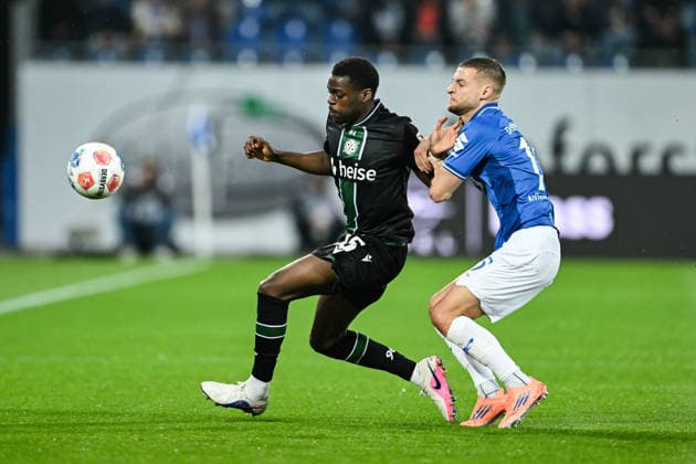 Noel Aseko Hannover 96, 15 in duel with Fabian Nürnberger SV Darmstadt 1898, 15 , GER, SV Darmstadt 98 vs Hannover 96, Soccer 2 Bundesliga, Matchday 29, Season 2025 2026, 11 04 2026 DFL regulations prohibit any use of photographs as image sequences and or quasi video GER, SV Darmstadt 98 vs Hannover 96, Soccer 2 Bundesliga, Matchday 29, Season 2025 2026, 11 04 2026 Darmstadt Copyright: xEibner-Pressefoto FlorianxWiegandx EP_FWD