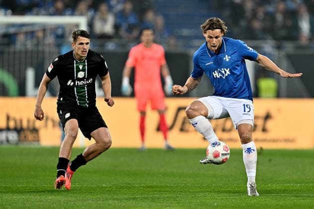 11 04 2026, xfux, Soccer 2 Bundesliga, SV Darmstadt 98 Hannover 96 v l Fynn Lakenmacher SV Darmstadt 98 zautz DFL DFB REGULATIONS PROHIBIT ANY USE OF PHOTOGRAPHS as IMAGE SEQUENCES and or QUASI VIDEO Darmstadt