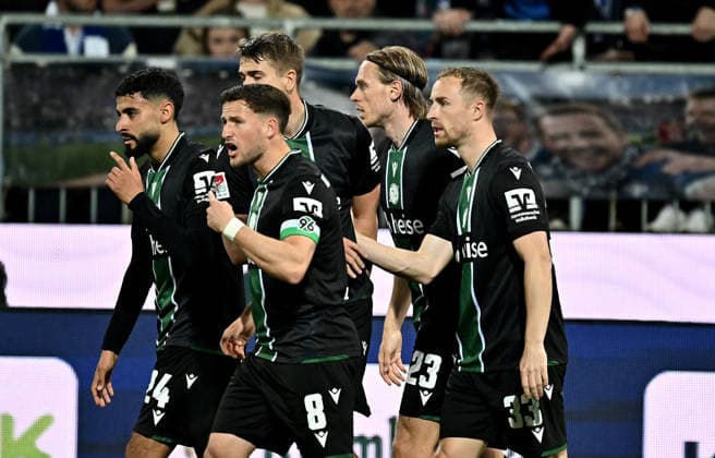 11 04 2026, xfux, Soccer 2 Bundesliga, SV Darmstadt 98 Hannover 96 v l Enzo Leopold Hannover 96 , Stefan Teitur Thordarson Hannover 96 , Goal scorer Maurice Neubauer Hannover 96 and player Hannover 96 goal celebration, Jubel, Goal celebration, celebrate the goal zum 0 1 jubelnd bejubelt jubeln jubel DFL DFB REGULATIONS PROHIBIT ANY USE OF PHOTOGRAPHS as IMAGE SEQUENCES and or QUASI VIDEO Darmstadt