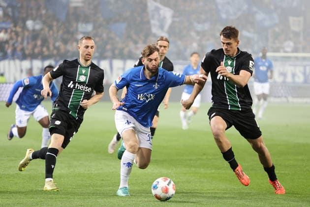 11 04 2026, xtvx, Fussball 2 Zweikampf, Duell, duel, tackle, compete Killian Corredor SV Darmstadt 98 Maik Nawrocki Hannover 96 Bundesliga, SV Darmstadt 98 Hannover 96 v l DFL DFB REGULATIONS PROHIBIT ANY USE OF PHOTOGRAPHS as IMAGE SEQUENCES and or QUASI VIDEO Darmstadt