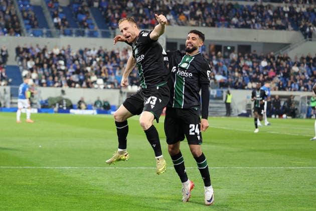 11 04 2026, xrekx, Fußball 2 Bundesliga, SV Darmstadt 98 Hannover 96 v l Torjubel nach dem Tor zum celebrating the goal celebrate 0 1 durch Maurice Neubauer Hannover 96 mit Elias Saad Hannover 96 DFL DFB REGULATIONS PROHIBIT ANY USE OF PHOTOGRAPHS as IMAGE SEQUENCES and or QUASI VIDEO Darmstadt