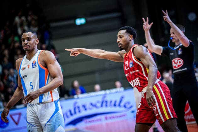 easycredit BBL Basketball Bundesliga 2025 2026 29 Matchday 11 04 2026 Science City Jena vs Fitness First Würzburg Baskets v re Johnathan Stove Würzburg Cheers over 3s left Chris Carter Jena Sparkassen Arena