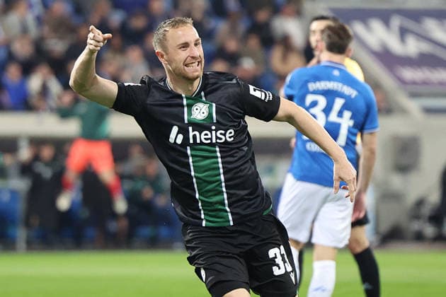 11 04 2026, xrekx, Fußball 2 Bundesliga, SV Darmstadt 98 Hannover 96 v l Torjubel nach dem Tor zum celebrating the goal celebrate 0 1 durch Maurice Neubauer Hannover 96 DFL DFB REGULATIONS PROHIBIT ANY USE OF PHOTOGRAPHS as IMAGE SEQUENCES and or QUASI VIDEO Darmstadt