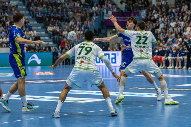 Daikin Handball Bundesliga, VfL Gummersbach HSG Wetzlar, 11 04 2026 Kay Smits VfL Gummersbach, 31 , Ahmed Nafea, Outside, HSG Wetzlar 79 , Miro Schluroff VfL Gummersbach, 15 , Jona Schoch, Back, HSG Wetzlar 22 , Daikin Handball Bundesliga, VfL Gummersbach HSG Wetzlar, 11 04 2026 Copyright: xBEAUTIFULxSPORTS Erlhofx