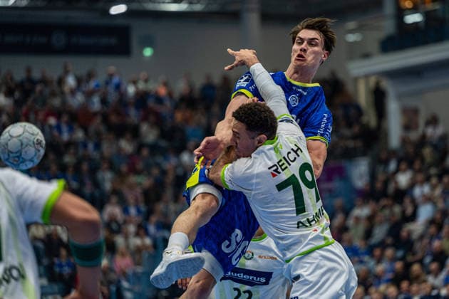 Daikin Handball Bundesliga, VfL Gummersbach HSG Wetzlar, 11 04 2026 Miro Schluroff VfL Gummersbach, 15 , Ahmed Nafea, Outside, HSG Wetzlar 79 , Daikin Handball Bundesliga, VfL Gummersbach HSG Wetzlar, 11 04 2026 Copyright: xBEAUTIFULxSPORTS Erlhofx