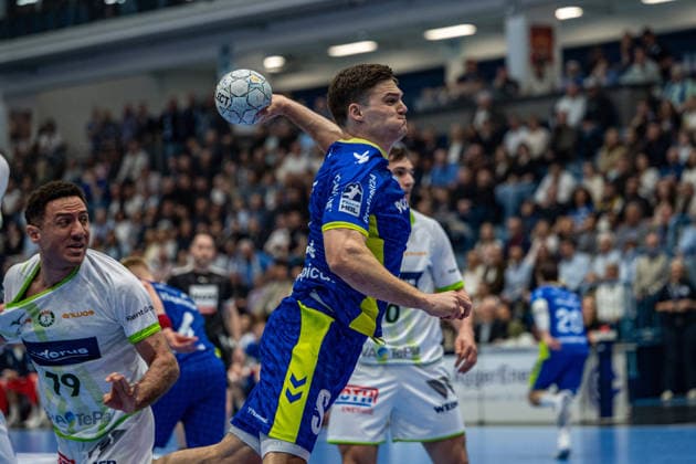Daikin Handball Bundesliga, VfL Gummersbach HSG Wetzlar, 11 04 2026 Ahmed Nafea, Outside, HSG Wetzlar 79 , Kay Smits VfL Gummersbach, 31 , Daikin Handball Bundesliga, VfL Gummersbach HSG Wetzlar, 11 04 2026 Copyright: xBEAUTIFULxSPORTS Erlhofx