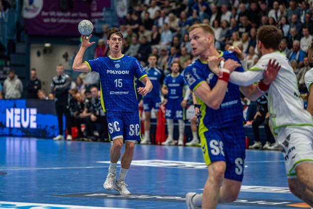 Daikin Handball Bundesliga, VfL Gummersbach HSG Wetzlar, 11 04 2026 Miro Schluroff VfL Gummersbach, 15 , Ellidi Vidarsson VfL Gummersbach, 4 , Daikin Handball Bundesliga, VfL Gummersbach HSG Wetzlar, 11 04 2026 Copyright: xBEAUTIFULxSPORTS Erlhofx